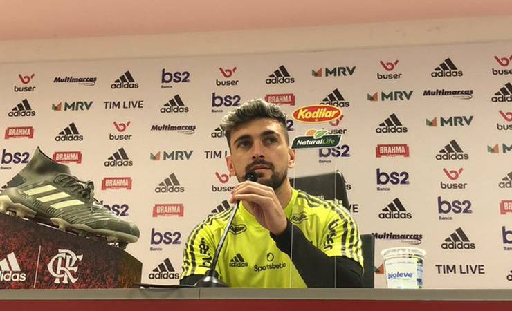 Poupar contra Grêmio? De olho no River Plate, Arrascaeta "se escala" no Flamengo: "Eu preciso jogar"