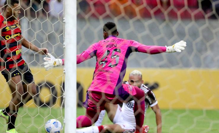 Atuações do Flamengo: Hugo é o melhor, e Matheuzinho tem falha decisiva no gol do Sport