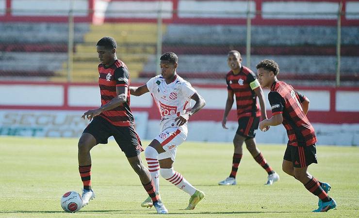 Flamengo perde para o Bangu em Moça Bonita no jogo da ida da semifinal da Taça Rio sub-20