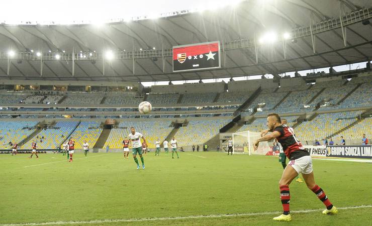 Flamengo diminui quadro de funcionários do Maracanã; expectativa é de melhora do gramado