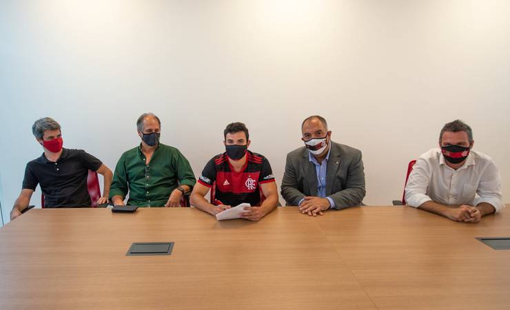 Flamengo renova com Daniel Cabral, promessa do sub-20, até 2025