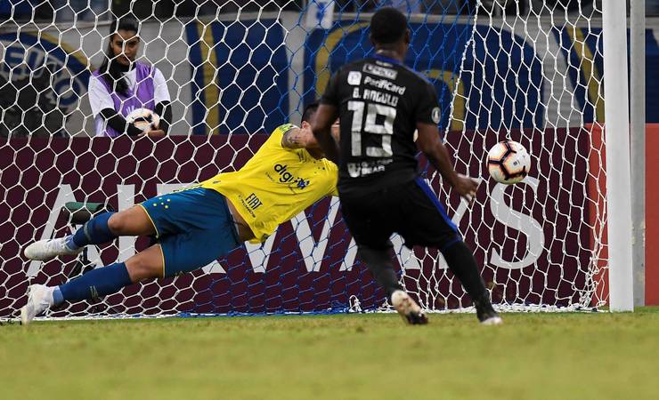Vítima de Vinícius Júnior, Emelec volta a enfrentar o Flamengo na Libertadores com a base de 2018