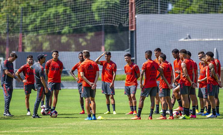 Jovens do Flamengo voltam ao sub-20 após início do Carioca; veja lista completa