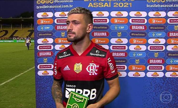 Craque do jogo, Arrascaeta evita tema renovação no Flamengo, mas afirma: "Quero ficar aqui"