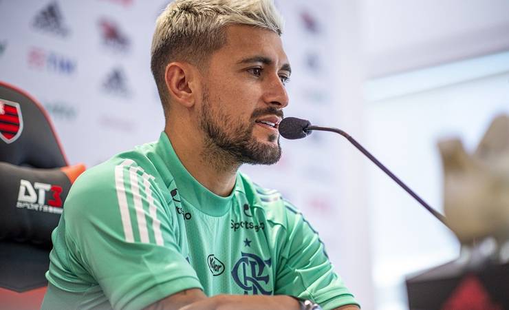 Arrascaeta faz jogo 100 pelo Flamengo e quer aproveitar brecha do Inter: "Não podemos oscilar"