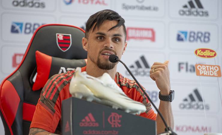 Michael não se vê emprestado, elogia quarteto e mostra gratidão ao Flamengo: "Sou outro homem"