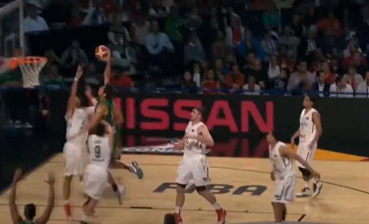 Brasileiro Rafael Mineiro concorre a "enterrada da década" em votação da Fiba