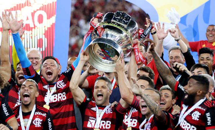 Veja a comemoração dos jogadores do Flamengo após pênalti do título