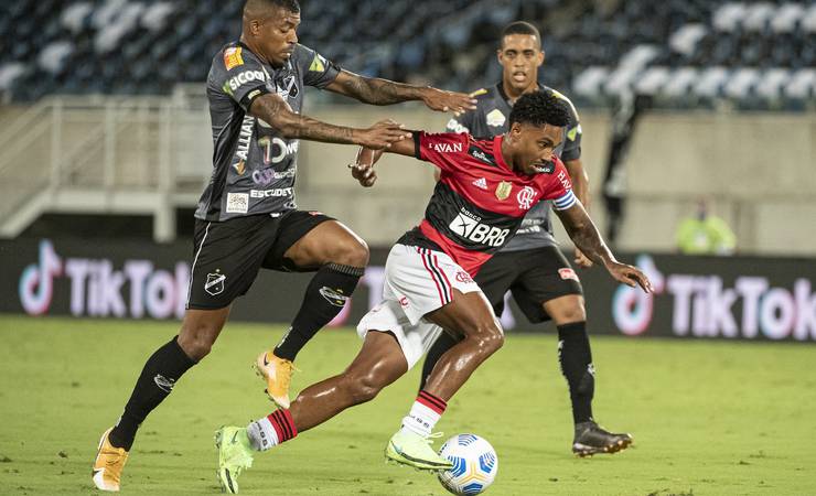 Análise: VAR à parte, reservas do Flamengo cumprem missão e aumentam bons números