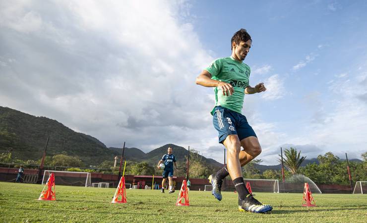 Duas peças, muitas opções: como Rogério vai montar o Flamengo com Rodrigo Caio e Diego?
