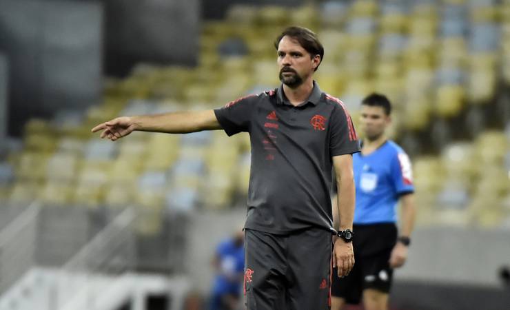 Após derrota do Flamengo, Maurício Souza se desculpa com a torcida e diz: "A cobrança existe"