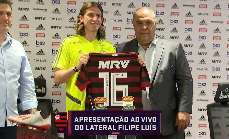 Com família presente, Filipe Luís explica volta ao Brasil: "Entrar para a história do Flamengo"