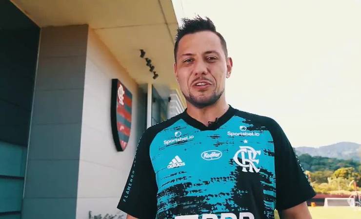 Flamengo oficializa renovação de contrato de Diego Alves