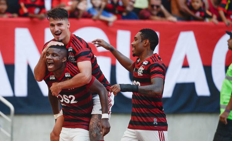 Thuler, do Flamengo, chama Lincoln de "macaco" em rede social e se desculpa na sequência