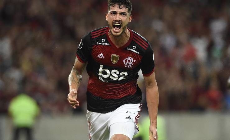 Estreia no profissional, amizades e novos ares: como o Flamengo entrou na vida de Gustavo Henrique