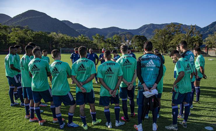 Sub-20: Flamengo divide elenco em dois grupos em retomada de treinos; veja plantel completo