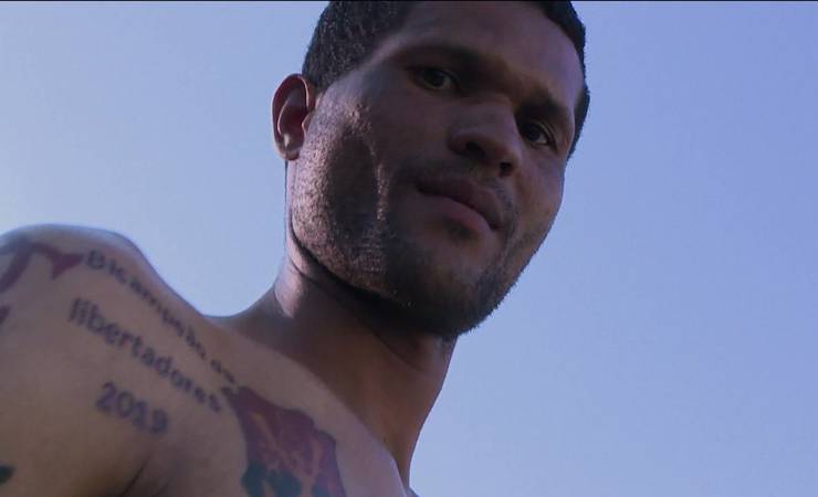 "Bicampeão da Libertadores 2019": confiante, torcedor do Flamengo faz tatuagem; vídeo