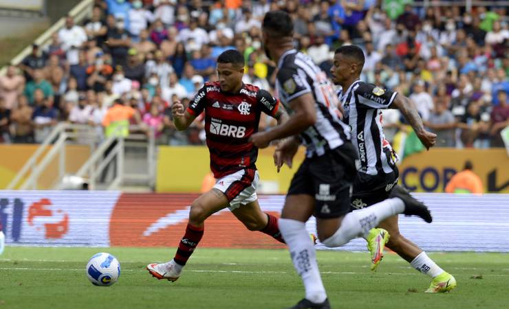 João Gomes se destaca entre os medalhões e ganha espaço com Paulo Sousa no Flamengo