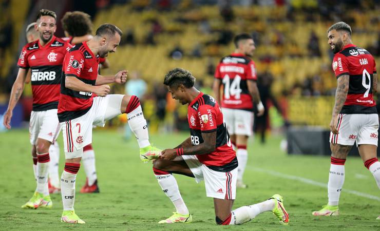 Flamengo bate recorde de invencibilidade da Libertadores, e Renato se torna o técnico com mais vitórias