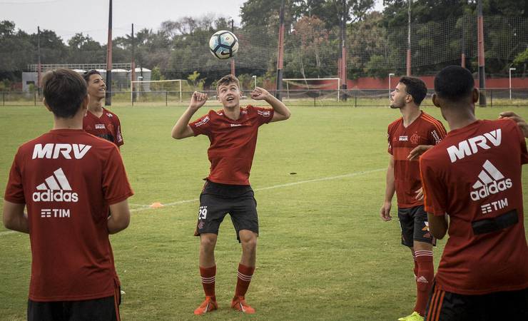 Raio-X da Base: conheça os jovens do Flamengo e como treinam os garotos do Ninho após a tragédia