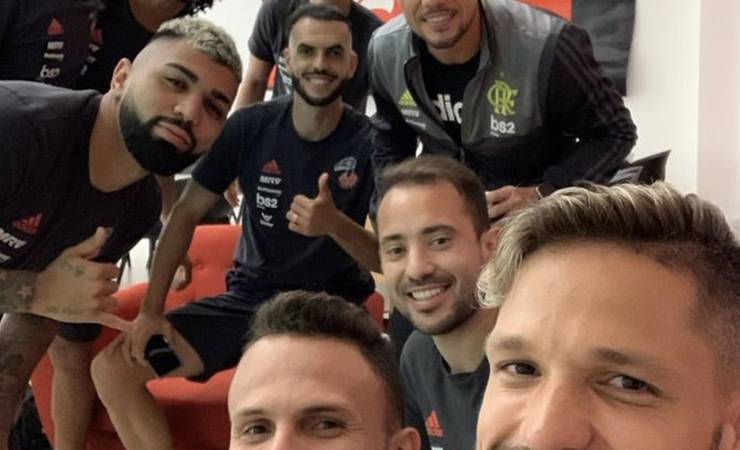 Fora do time desde julho, Diego é relacionado pelo Flamengo para o clássico com o Fluminense