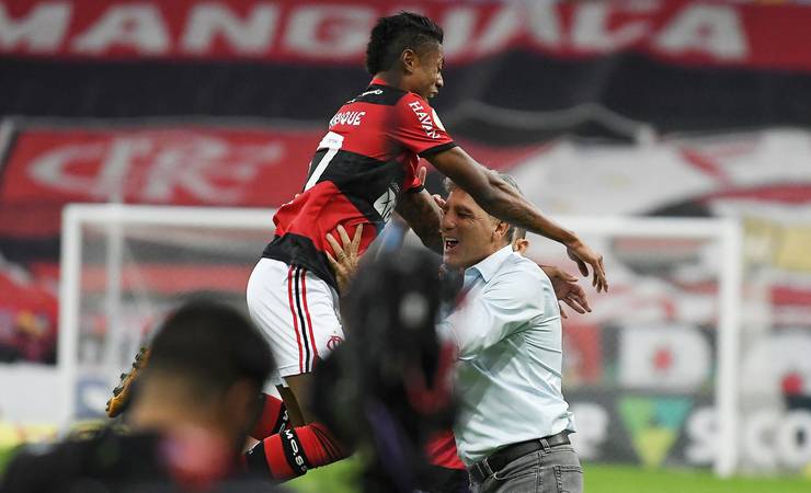 Análise: Flamengo de Bruno Henrique e Renato faz cinco gols em 30 minutos e exibe repertório vasto