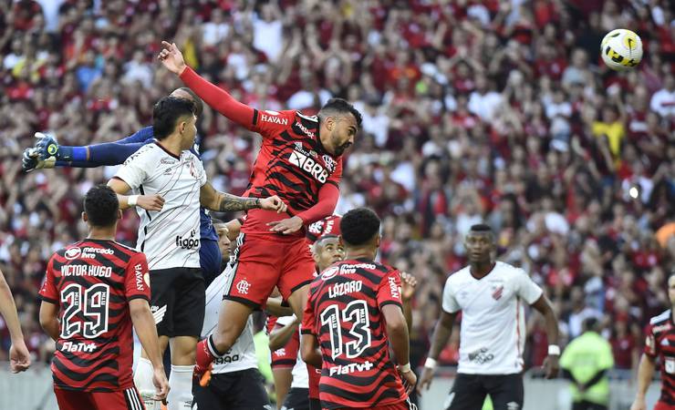 Flamengo de Dorival marca mais da metade de seus gols no Brasileiro em jogadas aéreas
