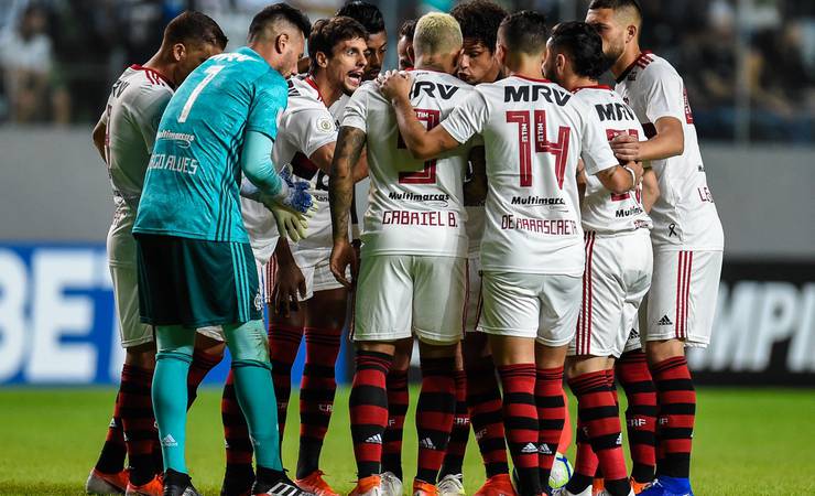 Um mês após título, desempenho oscila e aproveitamento despenca no Flamengo