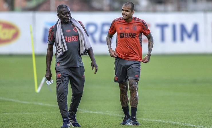 Kenedy passa por avaliações físicas e realiza primeiro treino pelo Flamengo
