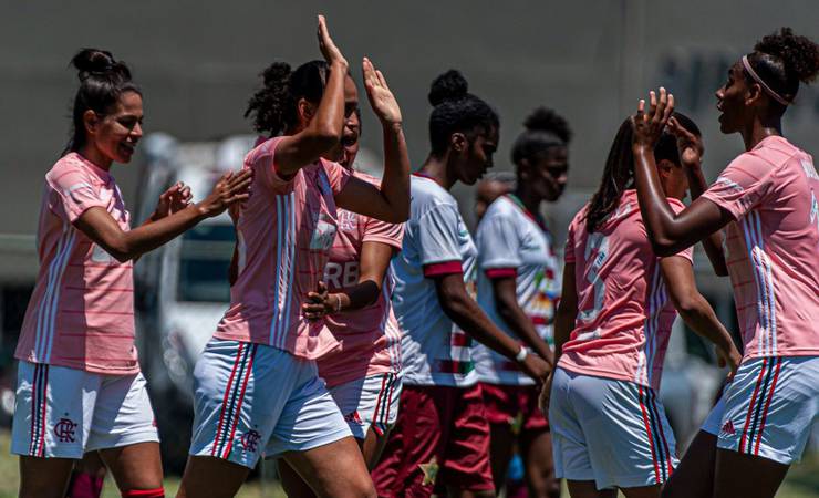 Com sete gols no segundo tempo, Flamengo goleia a Portuguesa por 9 a 0 no Carioca Feminino