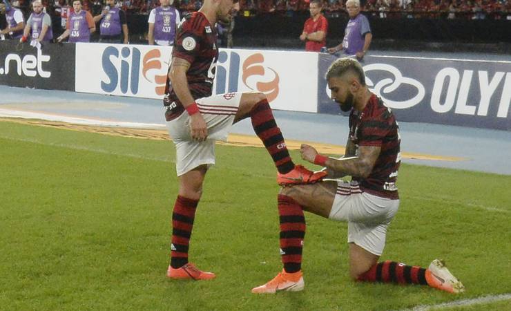 Análise: Arrascaeta dá presentes, quarteto ofensivo funciona e Flamengo tem vitória com brilho