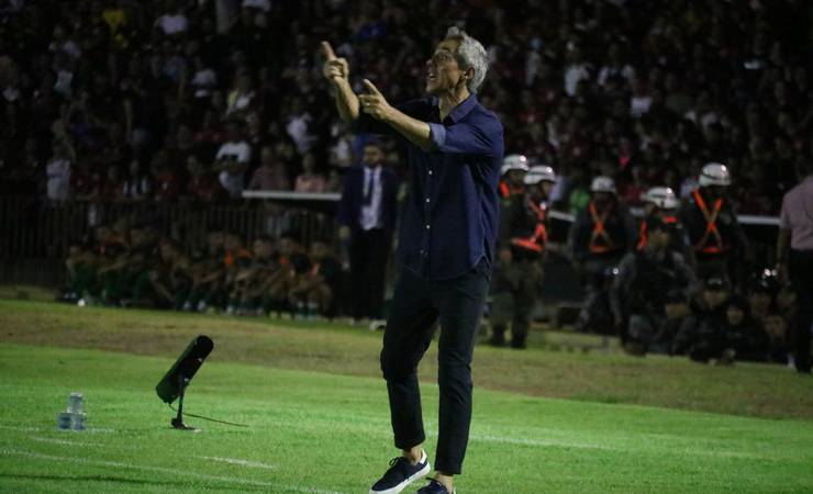Análise: Flamengo leva susto, acorda e joga o suficiente para retribuir carinho da torcida no Piauí