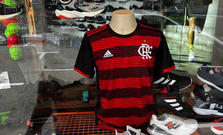 Novo uniforme 1 do Flamengo vaza na internet; veja a peça