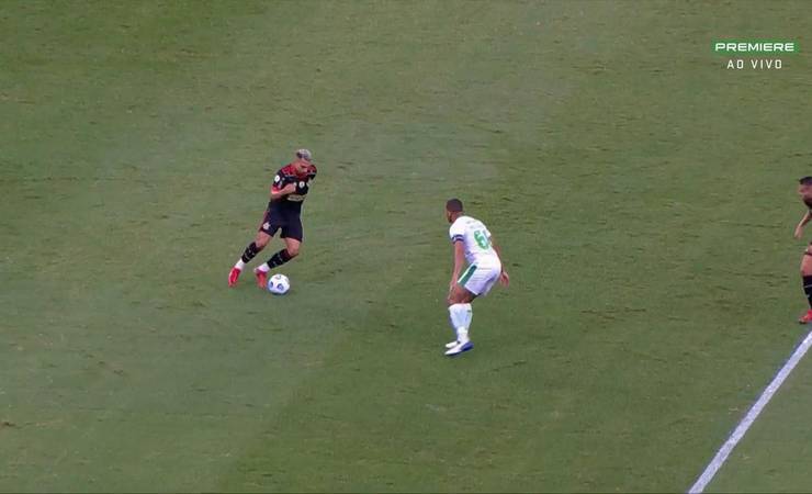 Pedro deixa o jogo com dores no joelho e será reavaliado por comissão técnica do Flamengo