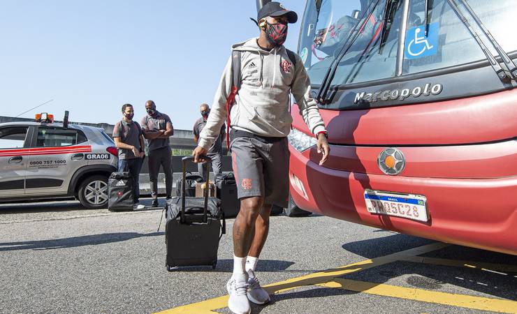 Escalação do Flamengo: sem Isla, Renato planeja oportunidade a Rodinei para rodar o elenco