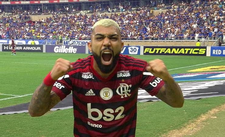 "Hoje tem gol do Gabigol": após problema com cartaz, atacante do Flamengo usa Libras para comemorar
