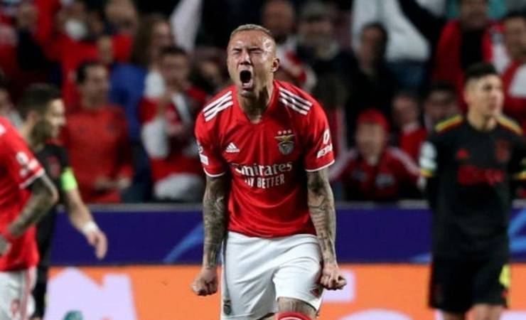 Diretor do Benfica chega ao Rio para fechar venda de Everton Cebolinha ao Flamengo e mira joia do River