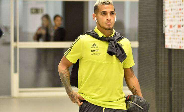 A caminho do futebol francês, Trauco é liberado pelo Flamengo e se despede após classificação