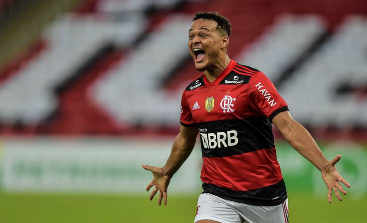 Atlético de Madrid mostra interesse por Rodrigo Muniz, atacante do Flamengo