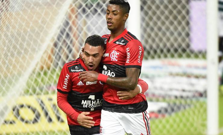 Atuações Flamengo: Vitinho, Michael, Matheuzinho e Gerson se destacam na vitória sobre o Coxa