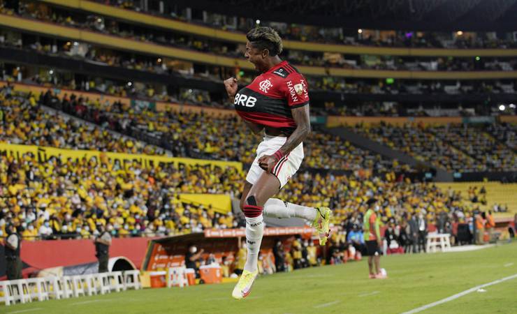 Bruno Henrique repete feito de Pelé na semifinal e se candidata a Rei da América pelo Flamengo