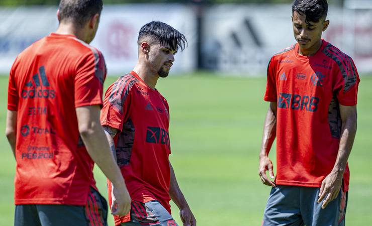 Flamengo relaciona Michael, Hugo Moura e Pepê para duelo com o Macaé