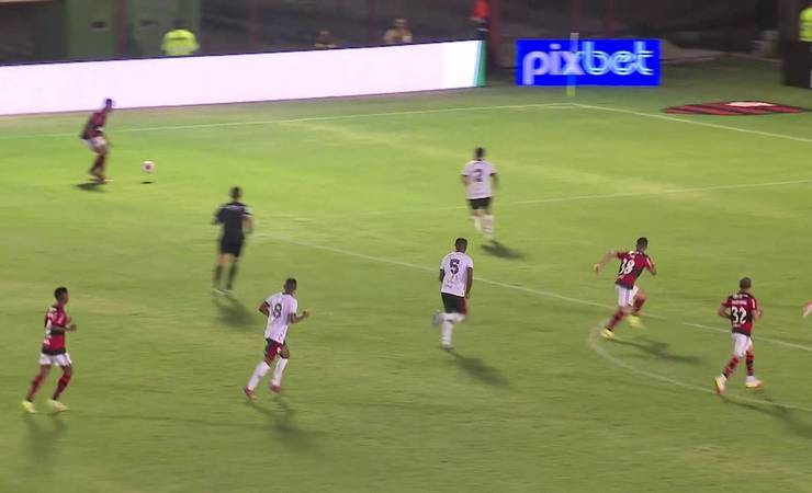 Atuações do Flamengo: Lázaro faz os dois gols contra Portuguesa e comanda a vitória na estreia