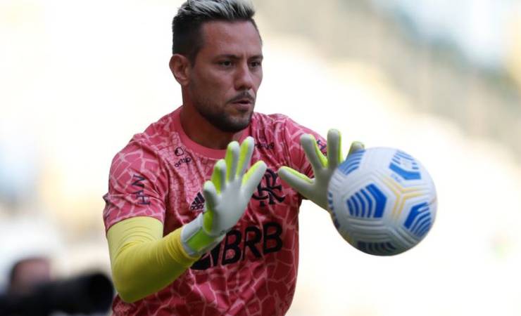 Diego Alves apresenta estado gripal e desfalca Flamengo em partida contra o Bragantino