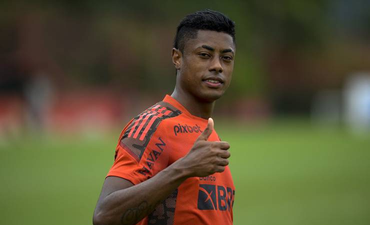 Em fase final de recuperação no Flamengo, Bruno Henrique treina com o time de olho na Supercopa