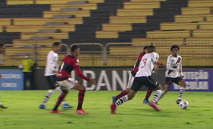 Herói do título do Flamengo no sub-17, Petterson se emociona: "Não estou acreditando"