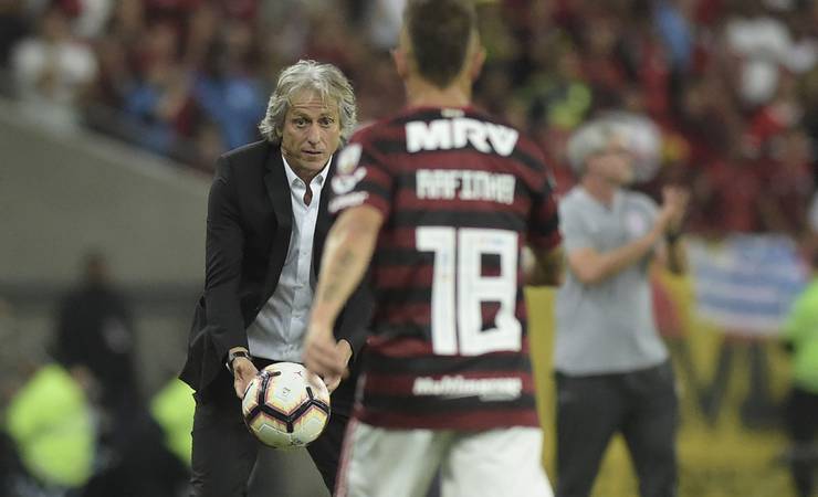 Jesus admite poupar no Flamengo para Libertadores, mas descarta "prioridade a uma competição"