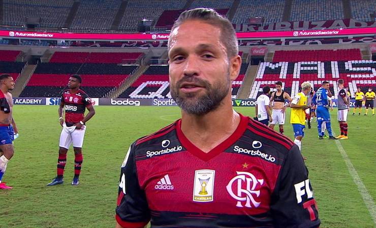 Diego aponta gramado do Maracanã como adversário do Flamengo: “Está terrível”