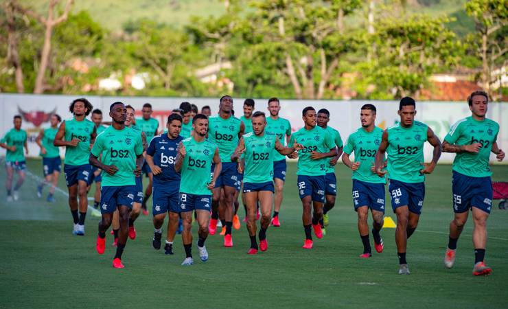 Com, no mínimo, oito pessoas impactadas pela Covid-19, Flamengo tem dilema por volta dos treinos