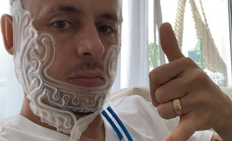 Rafinha recebe alta, deixa hospital e se reapresenta na quinta ao Flamengo